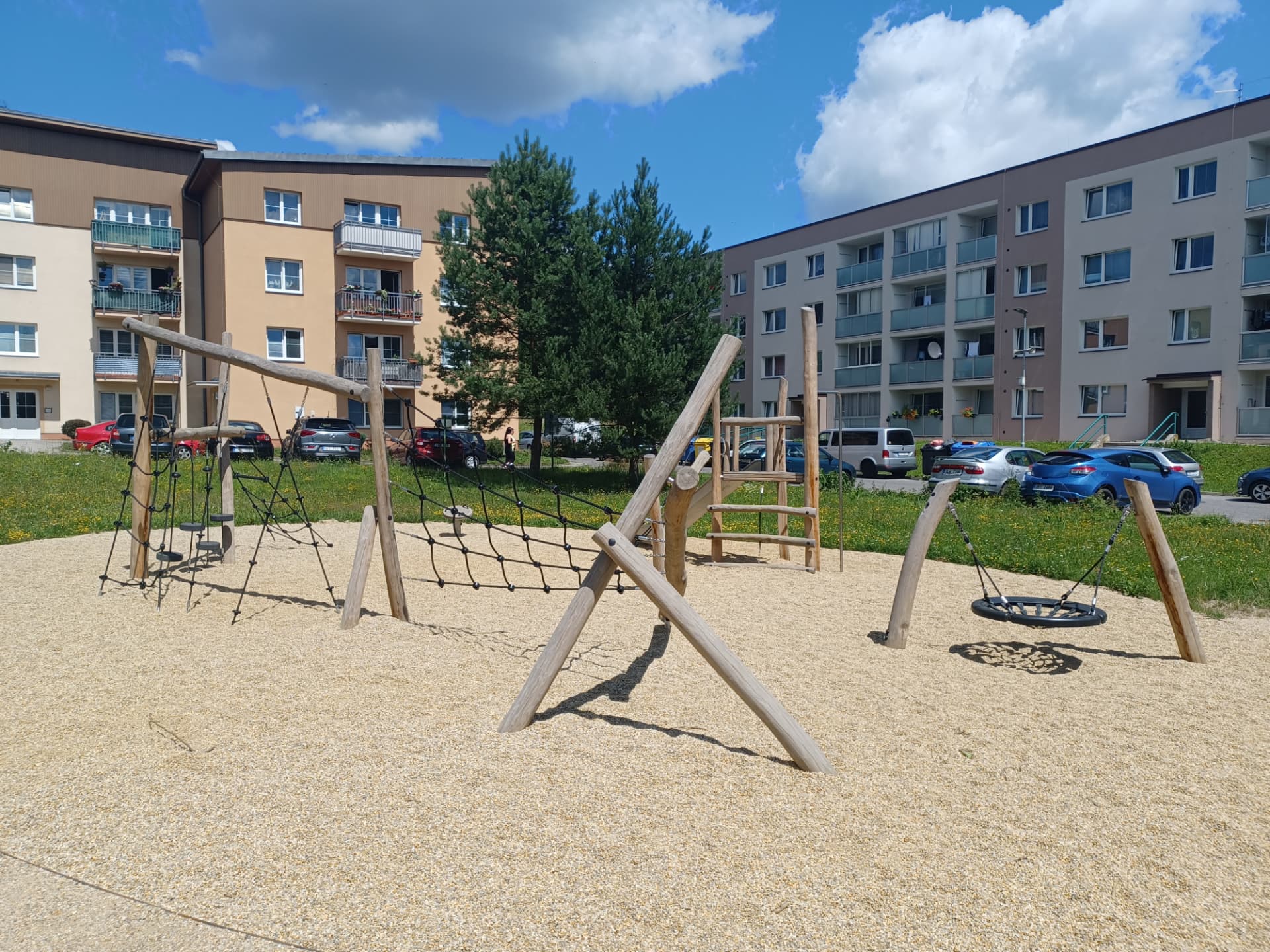 Nové dětské hřiště na sídlišti Podlesí